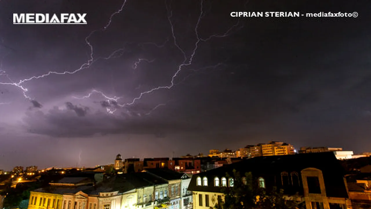 Meteo. Vremea în Bucureşti: Ploi torenţiale, descărcări electrice şi vijelii, până marţi dimineaţă