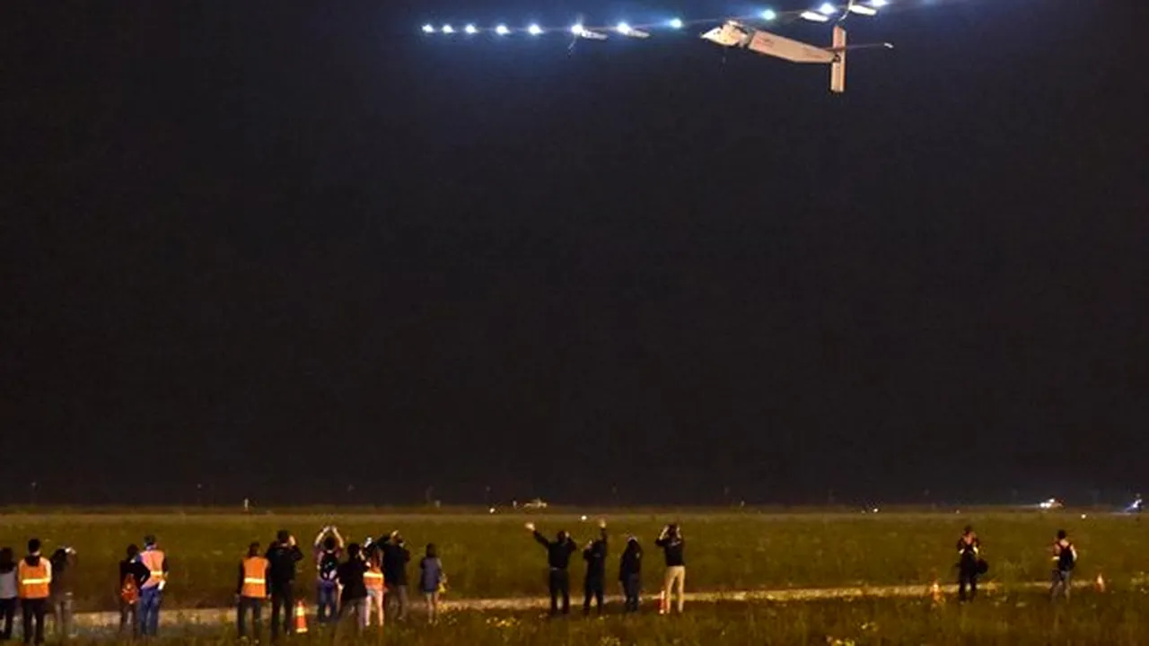 Avionul Solar Impulse 2 a doborât recordul mondial pentru un zbor solo fără escală - VIDEO