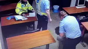 VIDEO Încă un abuz la Secţia 16 de Poliţie, după sechestrarea a doi trecători în septembrie 2020. Bărbat bătut la interogatoriu