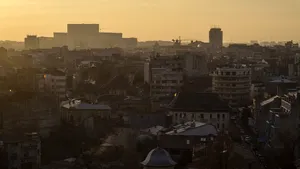 Primul bloc cu panouri solare în mijlocul Capitalei. 