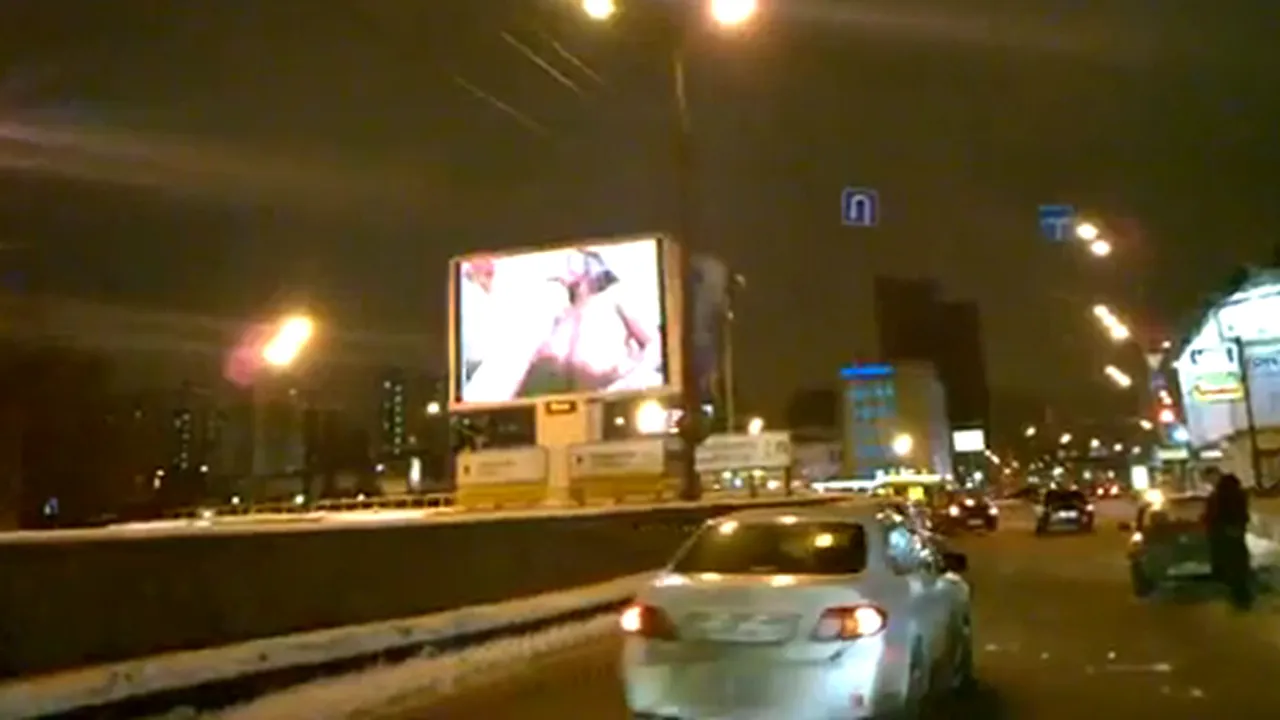 Film porno, proiectat în centrul Moscovei pe un ecran uriaş