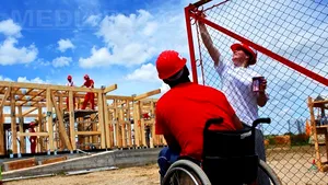 Aproximativ 300 de persoane cu dizabilităţi, instruite şi ajutate să îşi găsească un loc de muncă