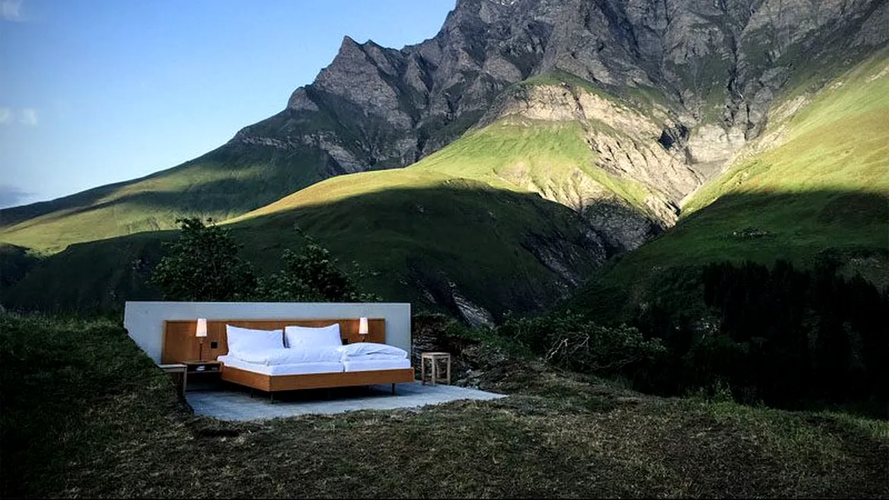 Hotel de ”zero stele”, în Elveţia, fără ziduri, cu un singur pat sub ”acoperişul” stelelor