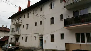FOTO Descoperire MACABRĂ: Cadavrele a trei bebeluşi, găsite în podul unui bloc din Bistriţa-Bârgăului/ Locatarii imobilului sunt îngroziţi