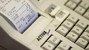 Guvernul dispune suspendări şi amânări ale sancţiunilor privind utilizarea aparatelor de marcat
