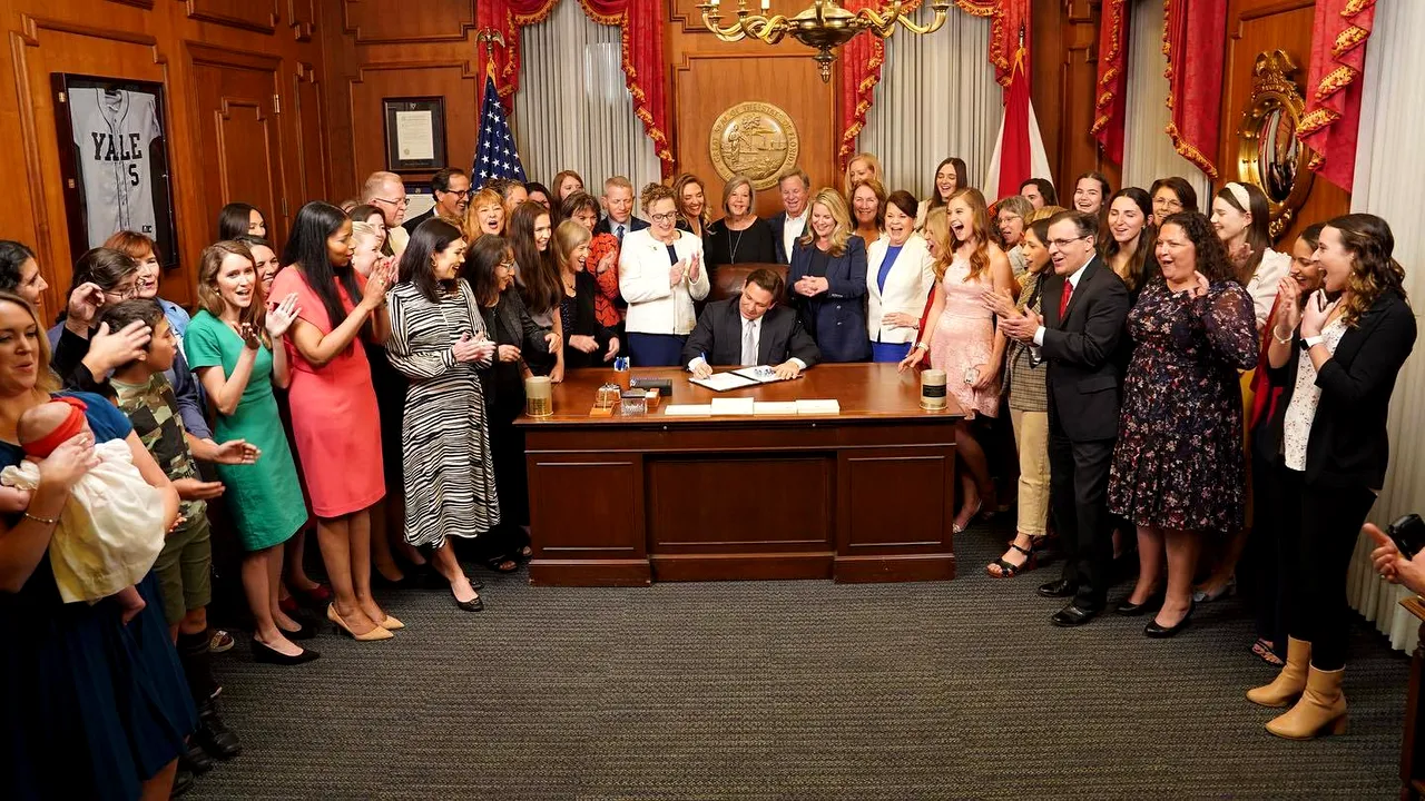 Ron DeSantis a interzis avortul în Florida 