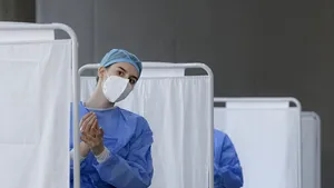 „Doamnă, eu vreau să mă vaccinez cu Pfizer, nu cu Comirnaty”. CNCAV, explicaţii despre confuzia dintre Pfizer/BioNTech şi Comirnaty