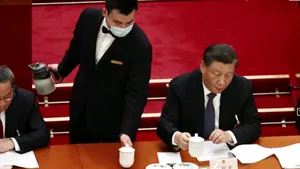 Xi Jinping are întotdeauna două căni de ceai la masă