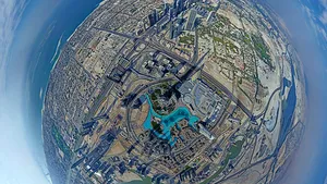 Ce văd oamenii din vârful celei mai înalte clădiri din lume - FOTO, VIDEO