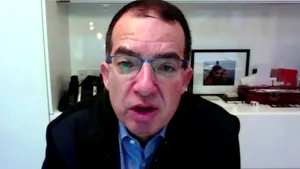 CEO-ul Moderna avertizează: ”Vor apărea mai multe variante Covid în următoarele şase luni. Acest virus nu va dispărea”