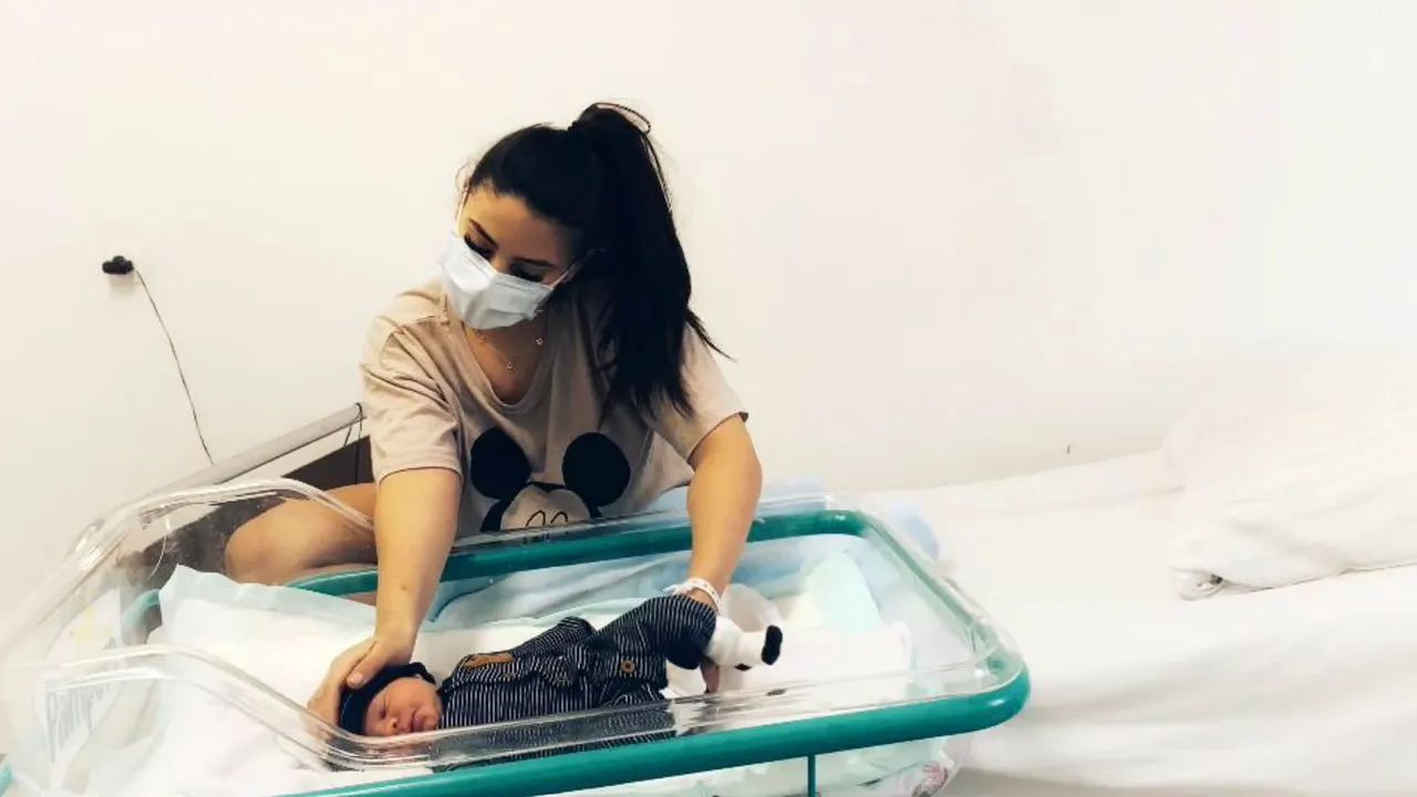 Sarcină în vremea pandemiei. De teama infectării cu SARS-CoV-2, consultaţiile online înlocuiesc vizita la medic 