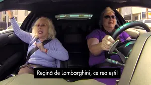 Cum ai reacţiona dacă ai vedea două bunicuţe la bordul unui Lamborghini? - VIDEO