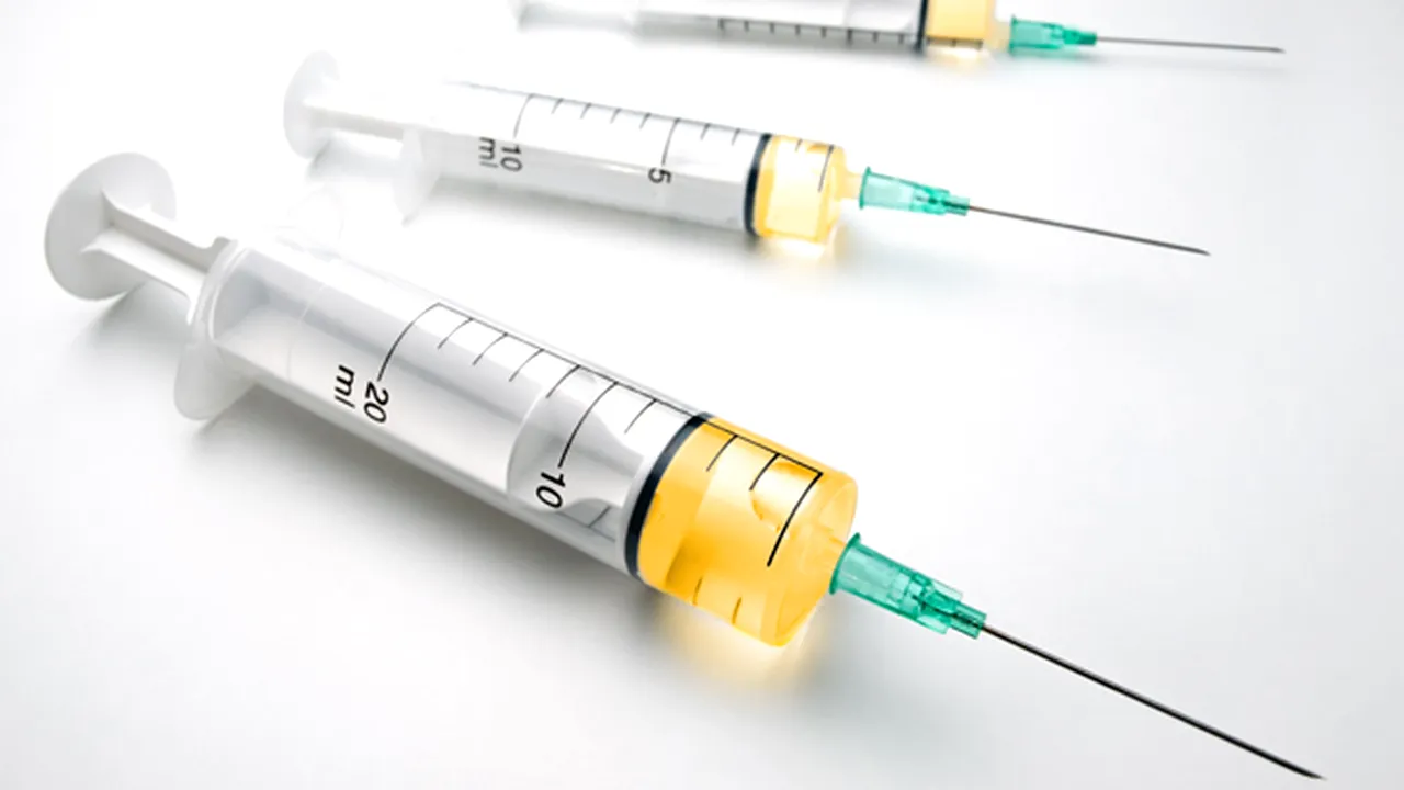 Controale la farmacii: Au fost găsite seringi contrafăcute cu ser contra hepatitei. Roche: Am informat ANMDM, în septembrie, despre o cutie de Pegasys contrafăcut în Germania