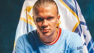 În sfârşit a ajuns! Haaland prezentat de Manchester City în premieră în echipamentul „cetăţenilor”