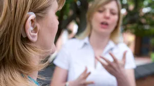 Săftoiu acuză UDMR că împiedică recunoaşterea Limbii Semnelor Române ca limbă maternă pentru persoanele surde