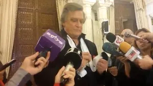 Florin Piersic, Stela Popescu şi membrii trupei Cargo au fost decoraţi de Iohannis - VIDEO
