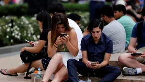 Cel mai valoros instrument pe care îl exploatează producătorii jocurilor de pe telefoanele mobile: Accesul la tine