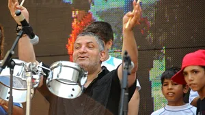 ALEGERI PARLAMENTARE - Bacău: Semnatarul muzicii din 