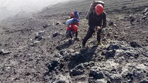 Şase alpinişti şi-au pierdut viaţa în timpul escaladării celui mai înalt vulcan activ din Eurasia