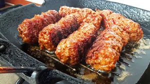 Istoria micilor: Mituri urbane, tradiţii şi păreri controversate despre „cel mai vechi street-food românesc”