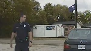 NOI IMAGINI cu incidentul în care un poliţist american împuşcă mortal un bărbat de culoare - VIDEO