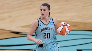 Jucătoarea cu origini româneşti Sabrina Ionescu, performanţă istorică în baschetul american