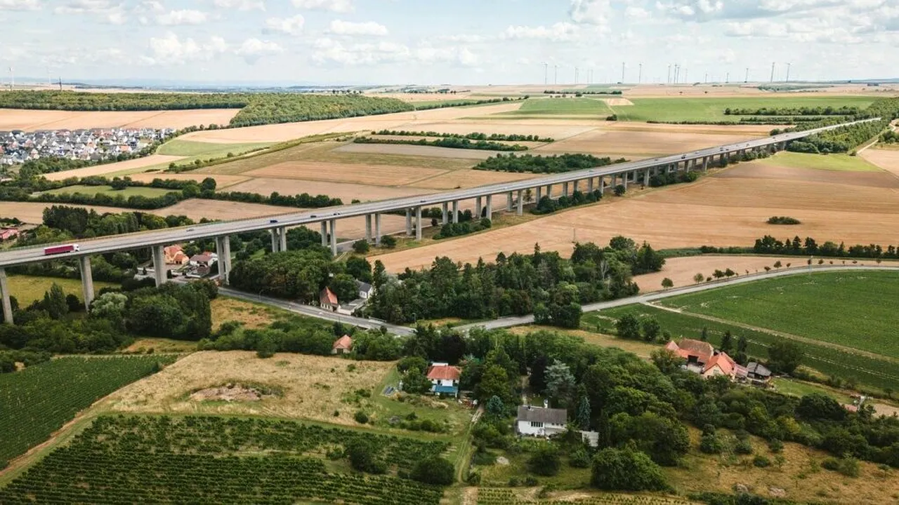 Ce ar trebui să cunoști dacă mergi cu mașina personală care transportă mai mult de șapte persoane prin Ungaria (P)