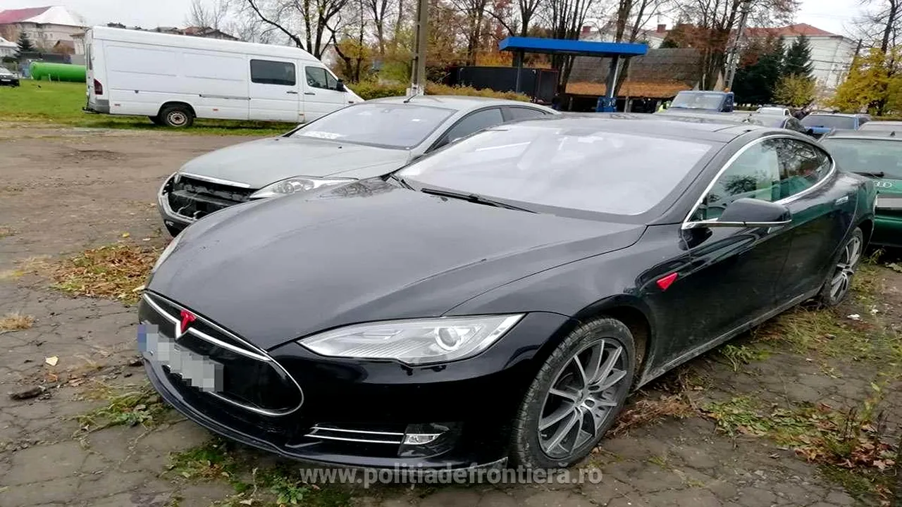 Tesla plimbăreaţă, dispărută în Norvegia şi găsită în România. Maşina de 50.000 de euro era parcată lângă un imobil din Suceava
