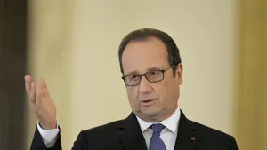 Hollande, despre o armată a UE: Europa trebuie să aibă capacitatea de apărare, industria necesară şi mijloacele care îi permit să acţioneze