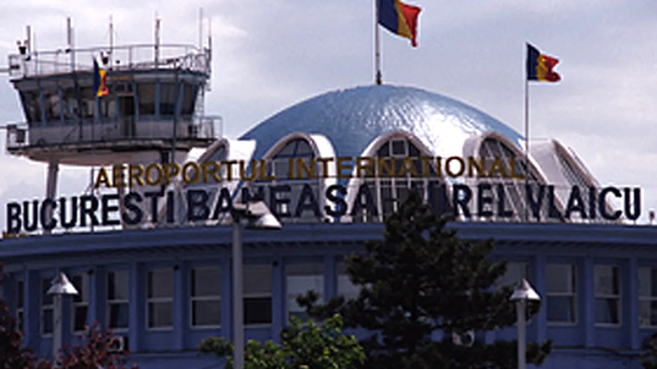 Peste 150 de pasageri, blocaţi pe Aeroportul Băneasa din cauza întârzierii unei curse spre Italia