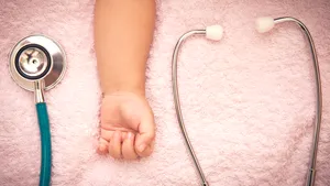 Medicii din Slatina, acuzaţi de indiferenţă: un copil a făcut alergie severă de la un leucoplast