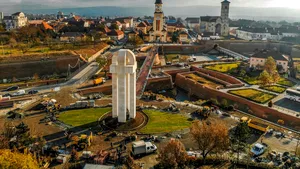 Monumentul Unirii de la Alba Iulia, ironizat intens pe reţelele sociale pentru forma sa, finalizat înainte de Centenar. Povestea construcţiei - GALERIE FOTO