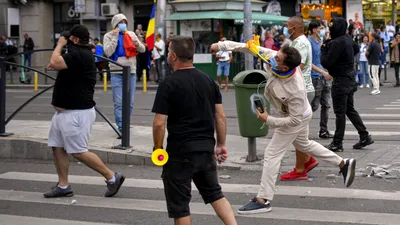 SOCIAL Cinci bărbați, reținuți după violențele de la protestul fermierilor din Piața Victoriei. Procurorii cer arestarea preventivă