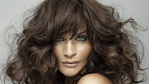 Helena Christensen, topless la 42 de ani - FOTO