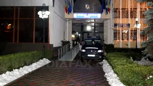 Percheziţiile la CJ Buzău s-au încheiat după opt ore. Anchetatorii au ridicat saci cu documente