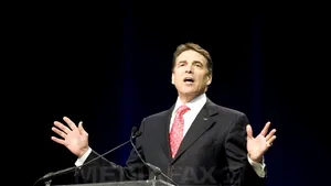 Rick Perry s-a înscris în cursa pentru desemnarea candidatului republican la preşedinţia SUA