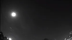 VIDEO | Imagini unice pe cerul Capitalei: Capsula lui Elon Musk trimisă de NASA, vizibilă din Bucureşti pentru un minut şi jumătate