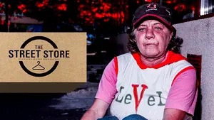 Oameni ai străzii din Bucureşti au participat la o şedinţă foto de modă urbană - FOTO