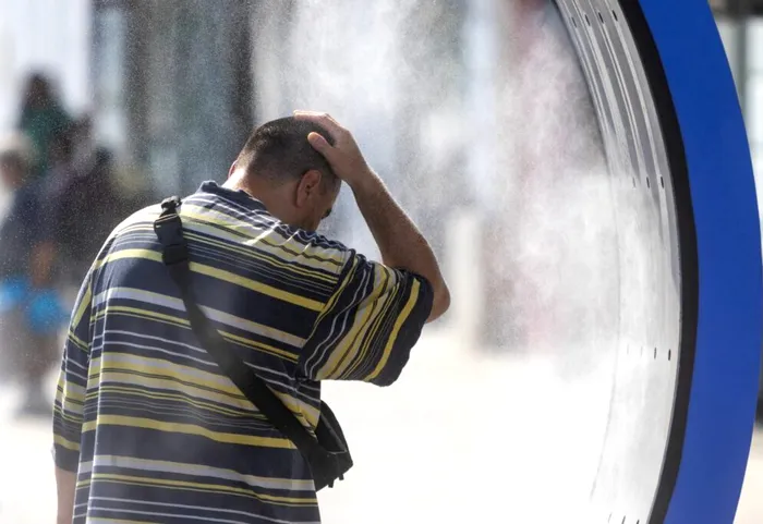 METEO Cod galben și cod portocaliu de caniculă. Ce județe vor fi afectate de temperaturi de până la 39°C