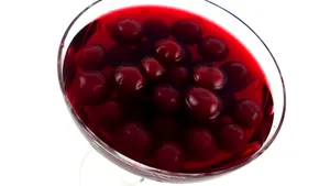 Copii internaţi în comă alcoolică, după ce au mâncat vişine din alcool