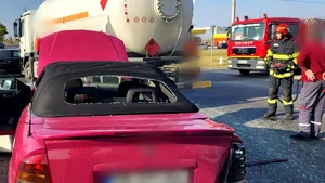 Accident între o maşină şi o cisternă încărcată cu GPL