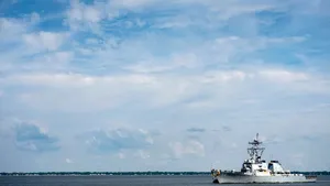 Un distrugător american a traversat strâmtorile turceşti spre Marea Neagră