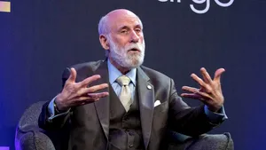 Unul dintre „părinţii internetului“, mesaj către giganţii europeni din telecom