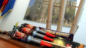 Poliţiştii au confiscat aproape 250.000 de artificii şi petarde