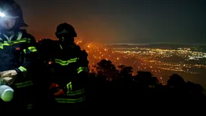 Veşti bune din Grecia. Pompierii români au localizat incendiul din Rodos
