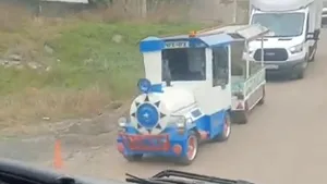 Ruşii au furat din Herson un trenuleţ pentru copii