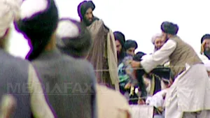 Mollahul Omar susţine negocierile insurgenţilor talibani cu Administraţia de la Kabul