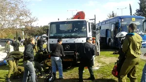 FOTO, VIDEO Atac în IERUSALIM după ce un camion a intrat într-un grup de pietoni. Cel puţin patru morţi; atacatorul a fost ucis
