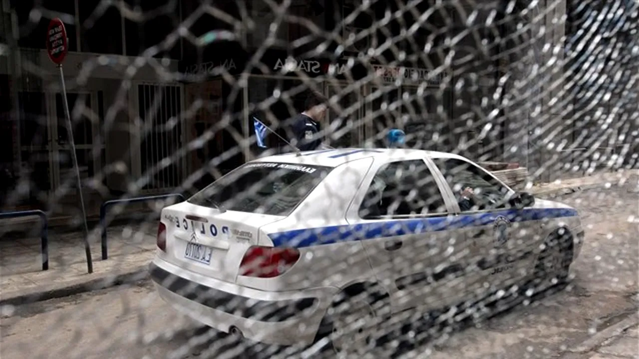 Incident la Atena. Mai mulţi anarhişti au atacat o secţie de poliţie din zona Acropole