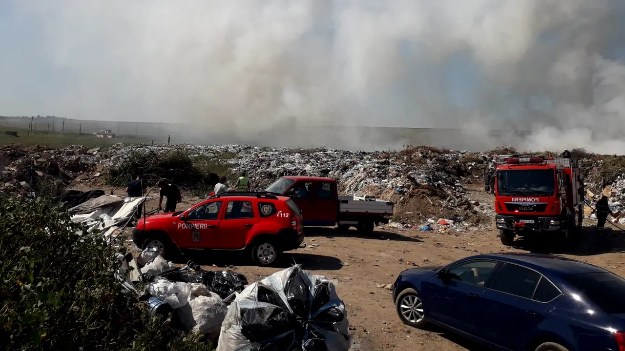 Incendiu PUTERNIC la un depozit de materiale reciclabile, în Buzău: 200 de persoane care locuiesc în apropiere au fost evacuate